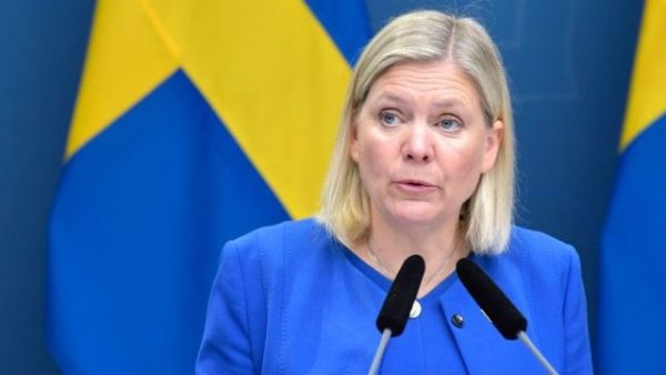 Suedia a anunţat că cere aderarea la NATO thumbnail